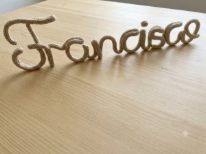 Nome Decorativo de Mesa em Tricotin - Artesanato e Personalizados