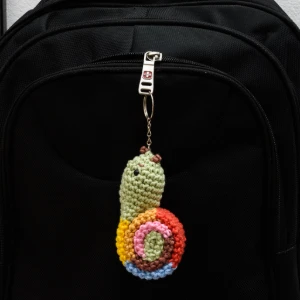 Chaveiro Caracol em Amigurumi - Artesanato e Personalizados