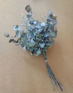 Buque Eucalipto com Limonium - Artesanato e Personalizados