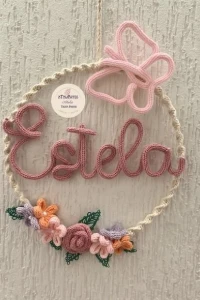 Porta Maternidade Rosa, flores e borboleta Macramê - Artesanato e Personalizados