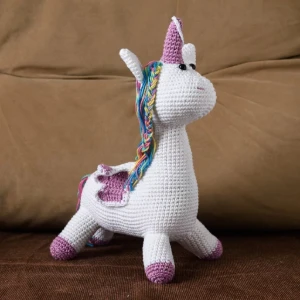 Unicórnio lilás em amigurumi - Artesanato e Personalizados