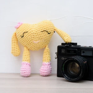 Coração com Flor em Crochê Amigurumi - Artesanato e Personalizados