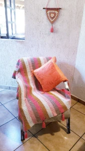 Manta Coral Listrada em Crochê Kit - Artesanato e Personalizados