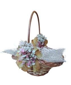 Cesta de vime decorada com laços e hortensias - Artesanato e Personalizados