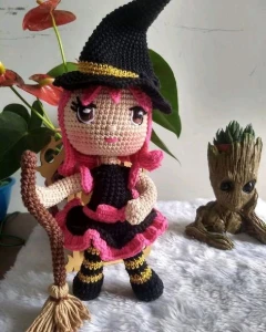 Boneca Bruxa Ellis - Artesanato e Personalizados