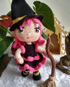 Boneca Bruxa Ellis - Artesanato e Personalizados