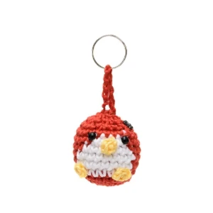 Chaveiro Mini Pinguim Vermelho em Amigurumi - Artesanato e Personalizados