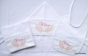 Kit de Toalhas com Capuz, Boca e Babador - Artesanato e Personalizados