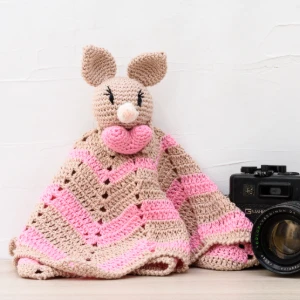 Naninha Coelho Rosa Coração Amigurumi - Artesanato e Personalizados