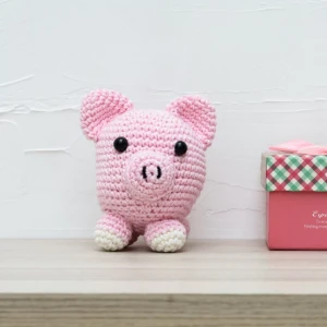 Porco Bola em amigurumi - Artesanato e Personalizados