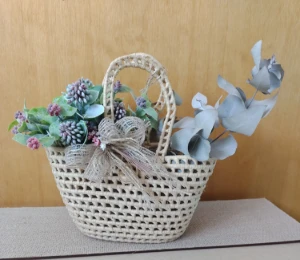 Sacolinha com Frutinhas e Eucalipto desidratado - Artesanato e Personalizados