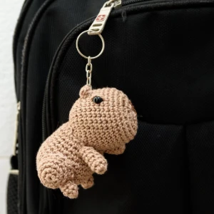 Chaveiro Capivara em amigurumi - Artesanato e Personalizados