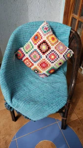 Capa de Almofada Multicolor em Crochê - Artesanato e Personalizados