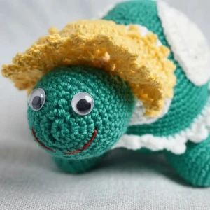 Tartaruga Vovó Verde escura em amigurumi - Artesanato e Personalizados