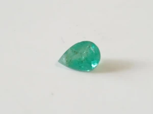 Esmeralda colombiana extra gota 0,85 ct - Artesanato e Personalizados