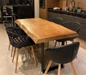 Mesa de Madeira Maciça Artesanal