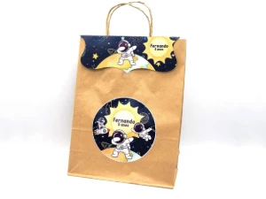 Sacolinha Kraft Astronauta com Alça e Aba - Artesanato e Personalizados