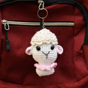 Chaveiro ovelha branca em amigurumi - Artesanato e Personalizados