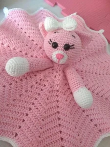 Naninha ou Manta do Apego em Crochê - Gatinha - Artesanato e Personalizados