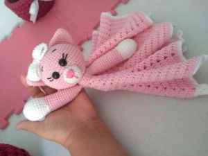 Naninha ou Manta do Apego em Crochê - Gatinha - Artesanato e Personalizados