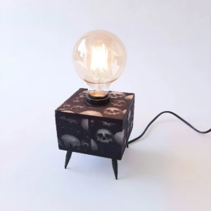 Luminária de Mesa Caveira Negra - Artesanato e Personalizados