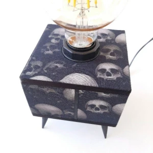 Luminária de Mesa Caveira Negra - Artesanato e Personalizados