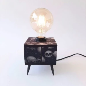 Luminária de Mesa Caveira Negra - Artesanato e Personalizados
