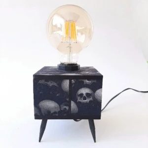 Luminária de Mesa Caveira Negra - Artesanato e Personalizados