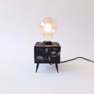 Luminária de Mesa Caveira Negra - Artesanato e Personalizados