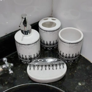 Kit banheiro em porcelana Marmorizado com 4 peças - Artesanato e Personalizados
