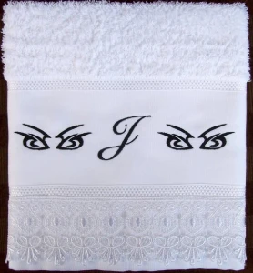 Toalha de Banho com Monograma e Renda Guipir - Artesanato e Personalizados