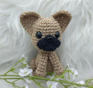 Mini Buldogue Francês 15 cm - Amigurumi - Artesanato e Personalizados
