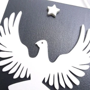 Enfeite de Pendurar Divino de Madeira - Artesanato e Personalizados