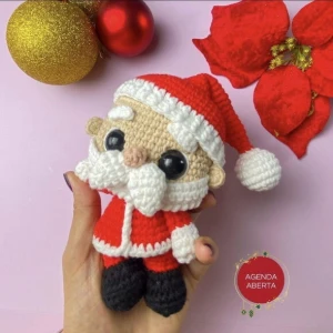 Mini Papai Noel 15cm amigurumi - Artesanato e Personalizados