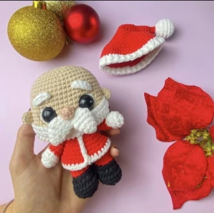 Mini Papai Noel 15cm amigurumi - Artesanato e Personalizados