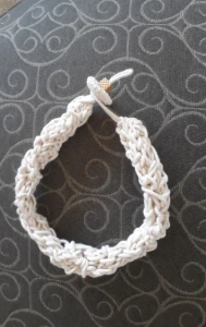 Choker de Crochê em Cordão de Algodão - Artesanato e Personalizados