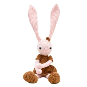 Coelha de saia em amigurumi - Artesanato e Personalizados