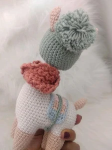 Amigurumi Lhama em Crochê - Artesanato e Personalizados