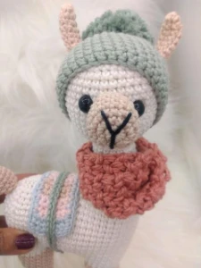 Amigurumi Lhama em Crochê - Artesanato e Personalizados