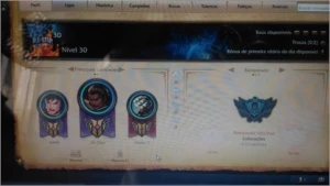 Conta lv 30 com algumas skins e varios champions - League of Legends LOL