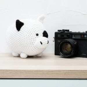 Porquinho Preto e Branco em Crochê Amigurumi - Artesanato e Personalizados