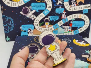 Jogo de Tabuleiro Astronauta com Caixa de Papel - Artesanato e Personalizados