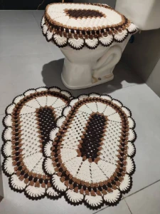 🌼 Jogo de Tapetes para Banheiro em Crochê 🌼 - Artesanato e Personalizados