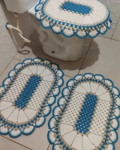 🌼 Jogo de Tapetes para Banheiro em Crochê 🌼 - Artesanato e Personalizados