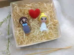 Topo de Bolo Casal de Noivinhos em Amigurumi - Artesanato e Personalizados
