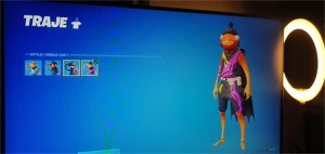 Conta fortnite 157 skins (Ikonik e glow)