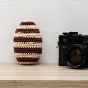 Ovo de Páscoa Marrom em amigurumi - Artesanato e Personalizados