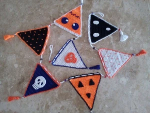 Varal de Bandeirinhas em Crochê Halloween - Artesanato e Personalizados