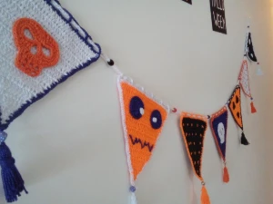 Varal de Bandeirinhas em Crochê Halloween - Artesanato e Personalizados