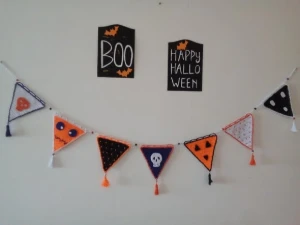 Varal de Bandeirinhas em Crochê Halloween - Artesanato e Personalizados